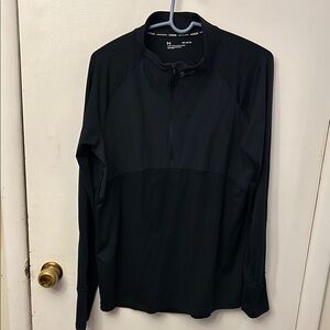 Under Armour Men's Black Shirt Size Medium